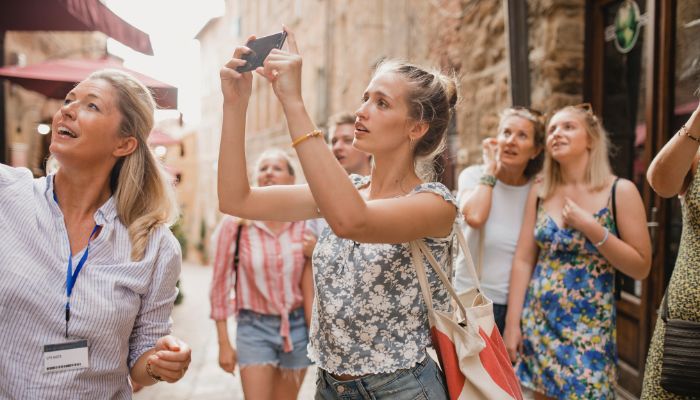 Be a Tour Guide