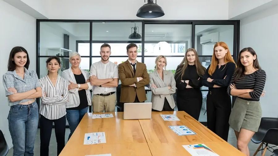 Building an In-House AI Team Key Advantages & Disadvantages